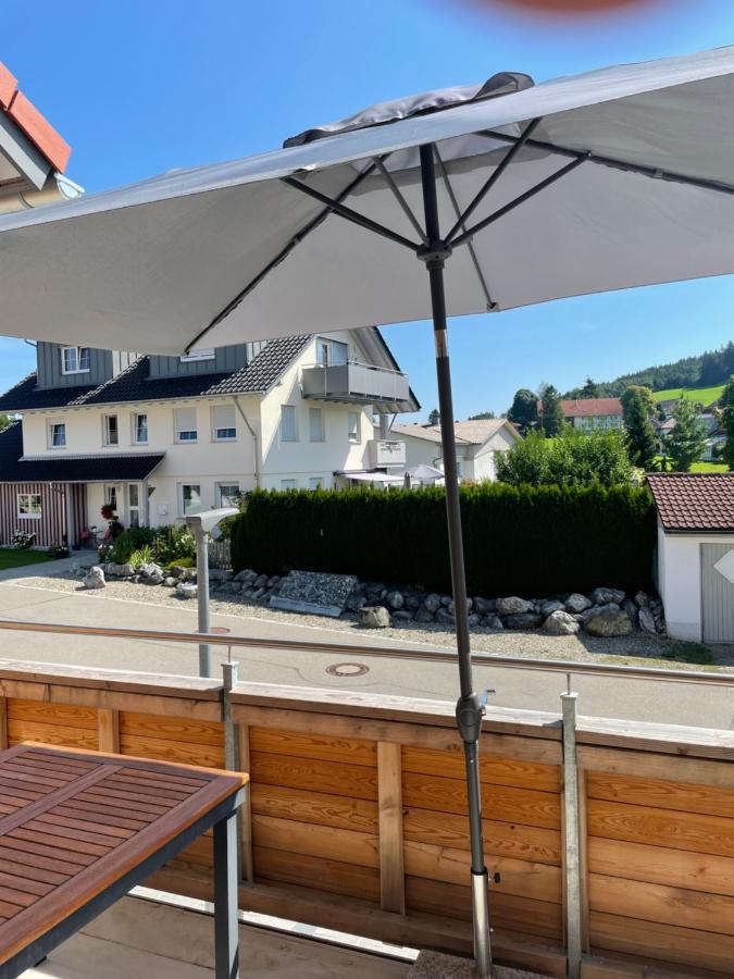 Landgasthaus Zum Kreuz Gbr Isny im Allgau Exterior photo